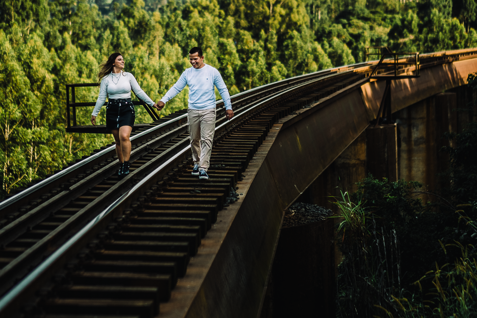 Pré wedding - Pré Casamento - Ensaio de Casal - Fotografia de Casal - Thiago Lima Fotografia - Thiago Lima - Trilho de Trem - Idéias de Pré Wedding - Idéias de Pré casamento - Ensaio de Casamento - Mauá da Serra - ensaio Mauá da Serra