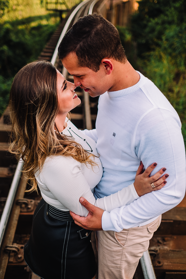 Pré wedding - Pré Casamento - Ensaio de Casal - Fotografia de Casal - Thiago Lima Fotografia - Thiago Lima - Trilho de Trem - Idéias de Pré Wedding - Idéias de Pré casamento - Ensaio de Casamento - Mauá da Serra - ensaio Mauá da Serra