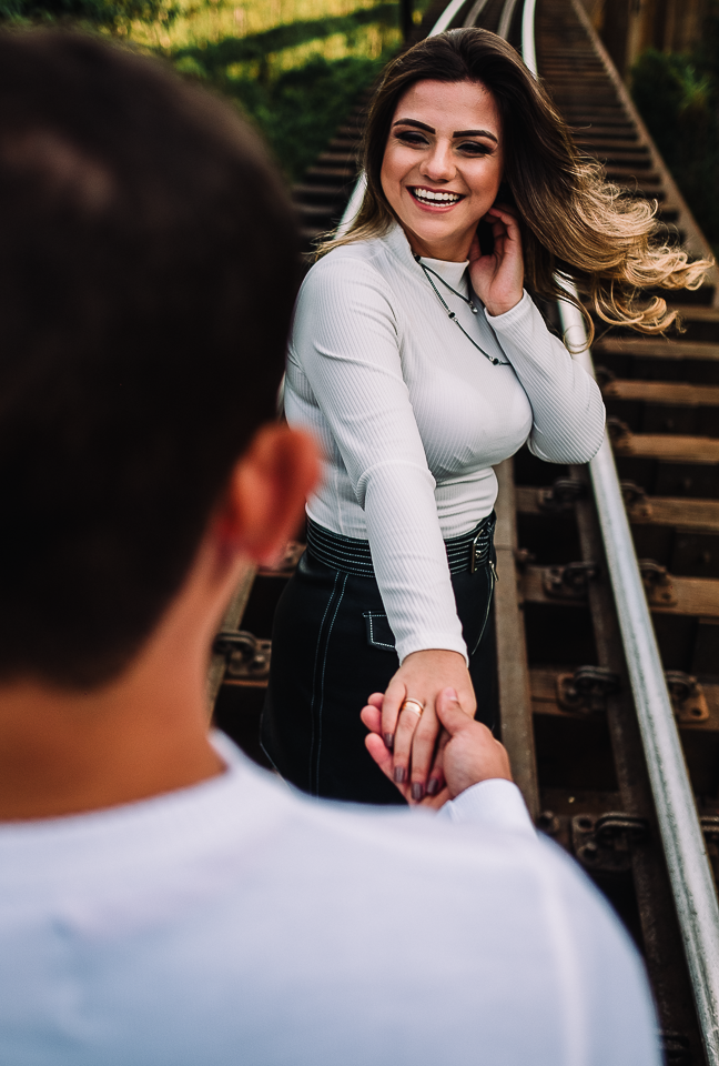 Pré wedding - Pré Casamento - Ensaio de Casal - Fotografia de Casal - Thiago Lima Fotografia - Thiago Lima - Trilho de Trem - Idéias de Pré Wedding - Idéias de Pré casamento - Ensaio de Casamento - Mauá da Serra - ensaio Mauá da Serra