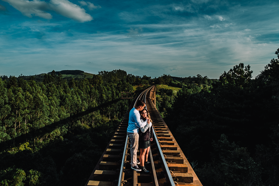 Pré wedding - Pré Casamento - Ensaio de Casal - Fotografia de Casal - Thiago Lima Fotografia - Thiago Lima - Trilho de Trem - Idéias de Pré Wedding - Idéias de Pré casamento - Ensaio de Casamento - Mauá da Serra - ensaio Mauá da Serra
