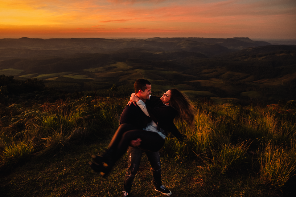Pré wedding - Pré Casamento - Ensaio de Casal - Fotografia de Casal - Thiago Lima Fotografia - Thiago Lima - Trilho de Trem - Idéias de Pré Wedding - Idéias de Pré casamento - Ensaio de Casamento - Mauá da Serra - ensaio Mauá da Serra