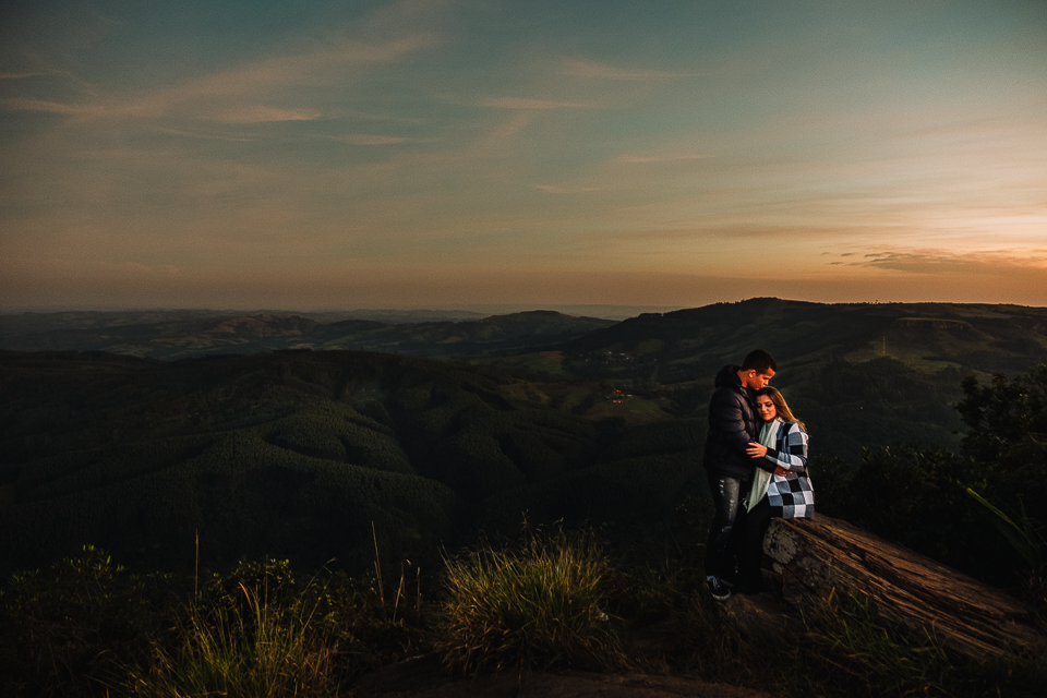 Pré wedding - Pré Casamento - Ensaio de Casal - Fotografia de Casal - Thiago Lima Fotografia - Thiago Lima - Trilho de Trem - Idéias de Pré Wedding - Idéias de Pré casamento - Ensaio de Casamento - Mauá da Serra - ensaio Mauá da Serra