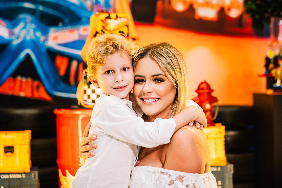 Aniversário infantil - Buffet Infantil - decoração de festa infantil - hot wheels - Decoração hot wheels - Thiago Lima fotografia - Fotografia infantil - Fotografia de Criança - Buffet infantil de Maringá - fotografo de Maringá