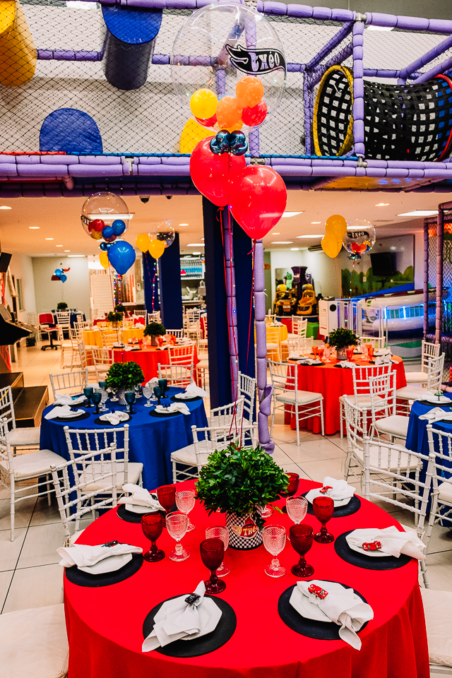 Aniversário infantil - Buffet Infantil - decoração de festa infantil - hot wheels - Decoração hot wheels - Thiago Lima fotografia - Fotografia infantil - Fotografia de Criança - Buffet infantil de Maringá - fotografo de Maringá