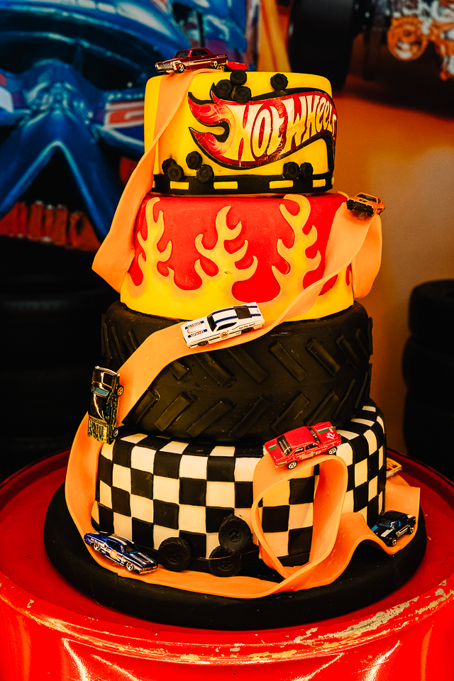 Aniversário infantil - Buffet Infantil - decoração de festa infantil - hot wheels - Decoração hot wheels - Thiago Lima fotografia - Fotografia infantil - Fotografia de Criança - Buffet infantil de Maringá - fotografo de Maringá