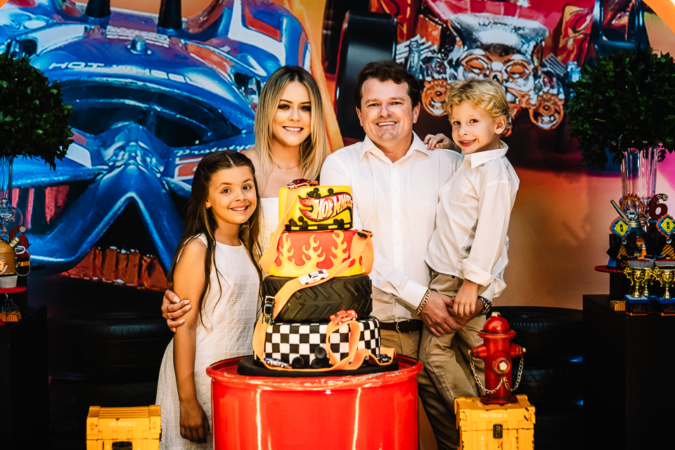 Aniversário infantil - Buffet Infantil - decoração de festa infantil - hot wheels - Decoração hot wheels - Thiago Lima fotografia - Fotografia infantil - Fotografia de Criança - Buffet infantil de Maringá - fotografo de Maringá