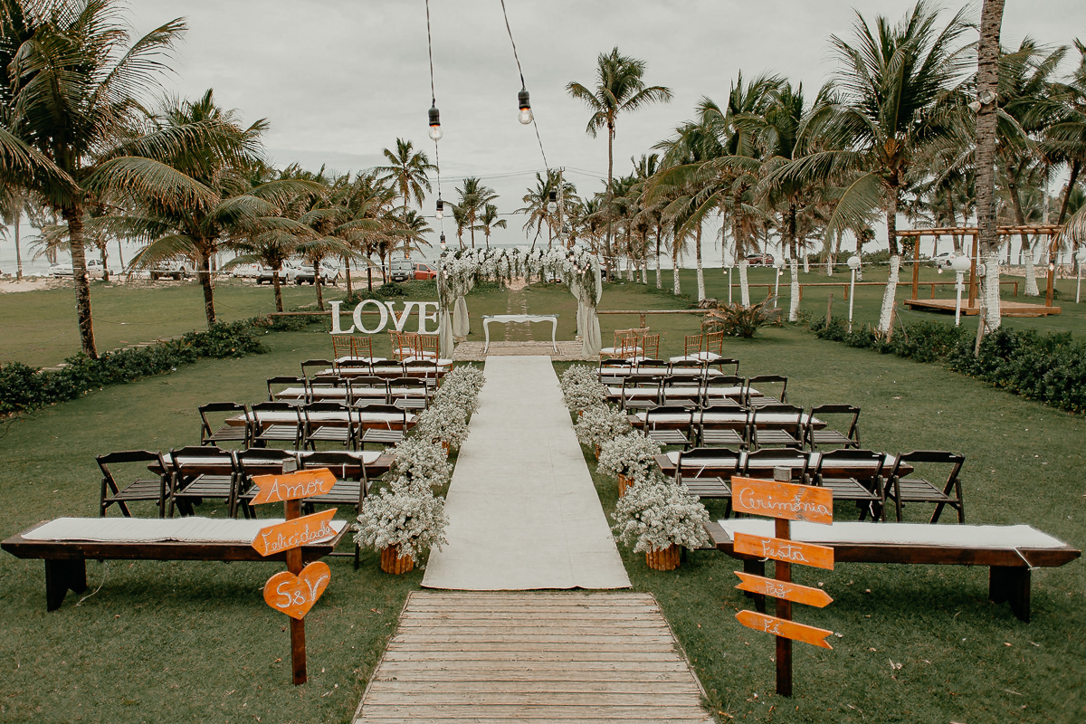 Visão local da cerimonia fim de tarde e casamento na praia