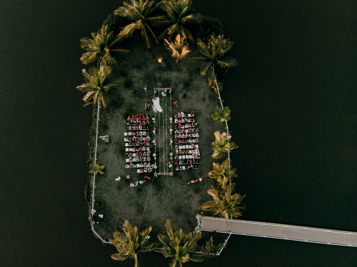Foto drone do local da cerimonia. Casamento numa ilha