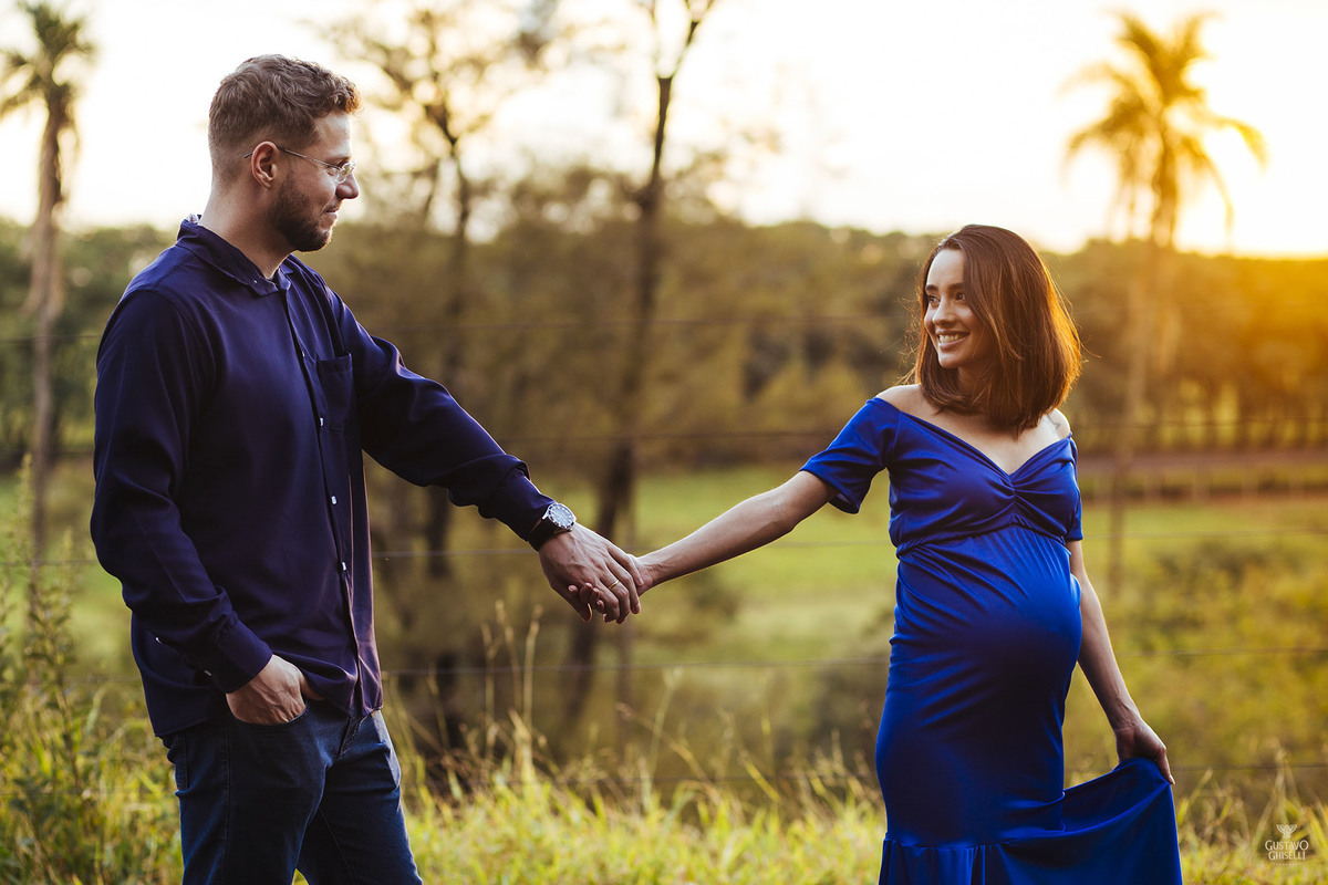 Ensaio de gestante, Carol + Renan = Bernardo, fotografado por Gustavo Ghiselli Fotografia, na fazenda Morro Vermelho em Jaú-Sp, em um fim de tarde incrível!
