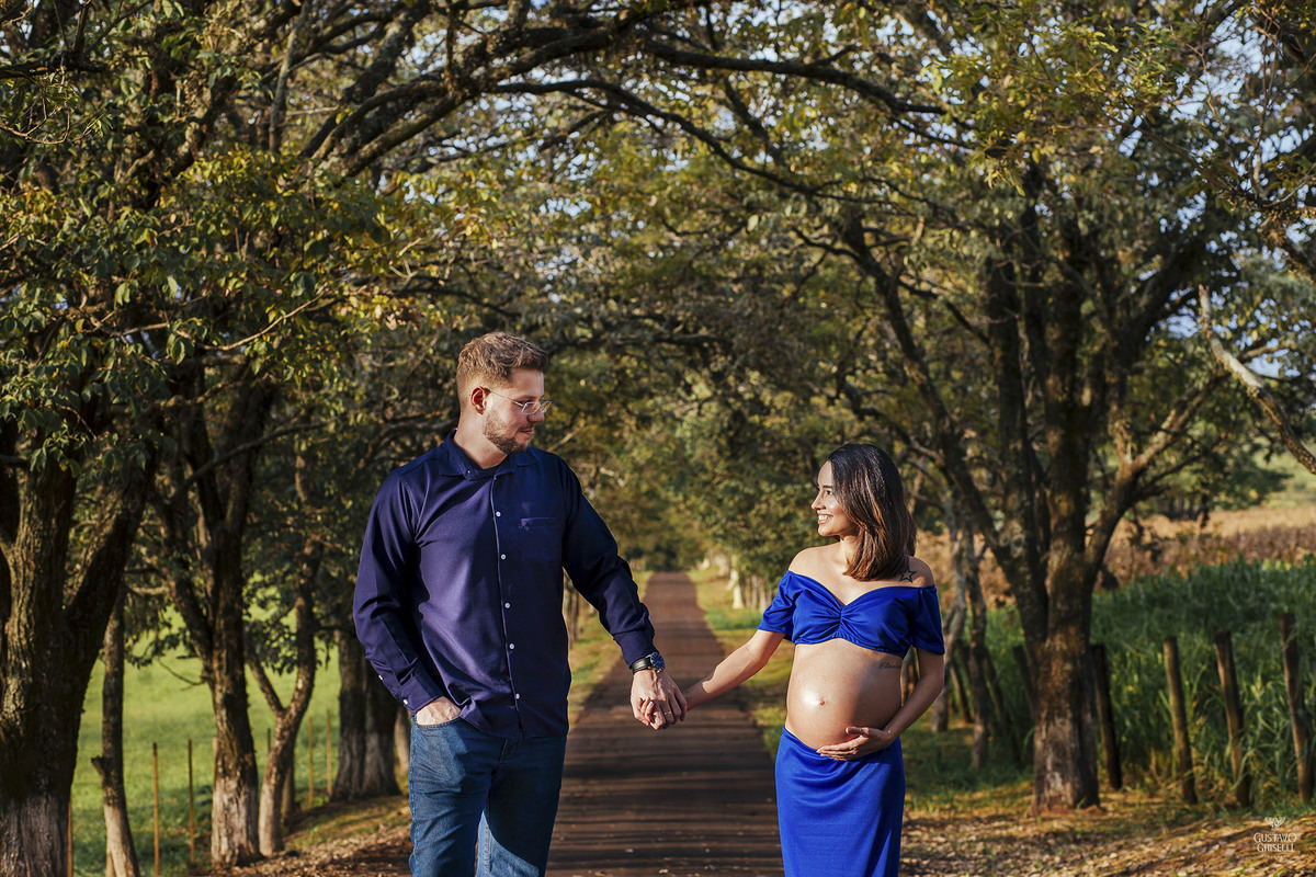 Ensaio de gestante, Carol + Renan = Bernardo, fotografado por Gustavo Ghiselli Fotografia, na fazenda Morro Vermelho em Jaú-Sp, em um fim de tarde incrível!