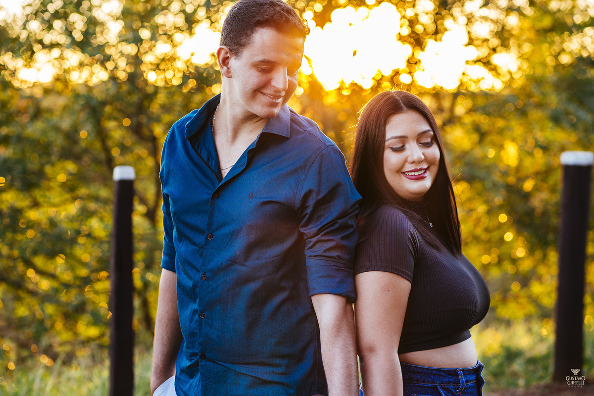 Ensaio de casal, registrado ao fim de tarde, na fazenda Morro Vermelho em Jaú