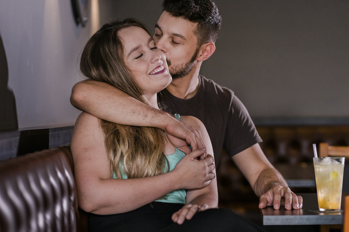 Sessão pré-wedding, fotografada em  Jaú-Sp, no pub RIVERSIDE.