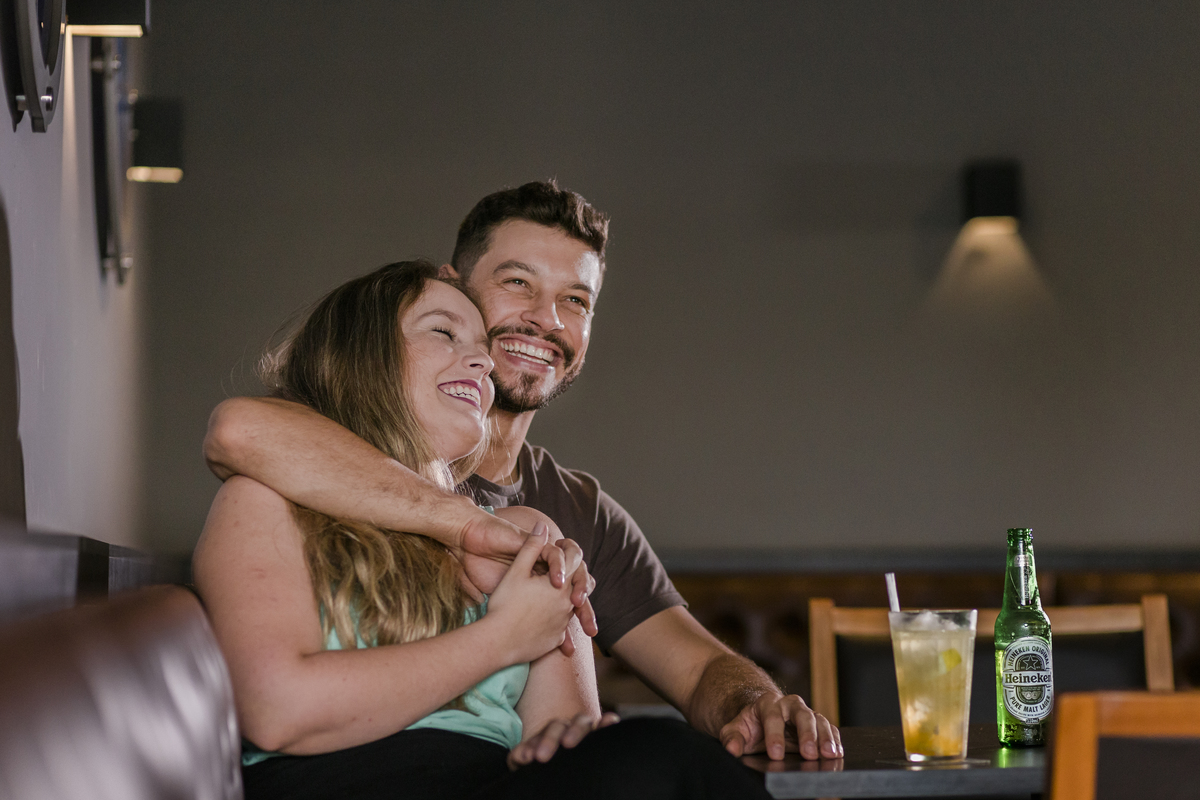 Sessão pré-wedding, fotografada em  Jaú-Sp, no pub RIVERSIDE.