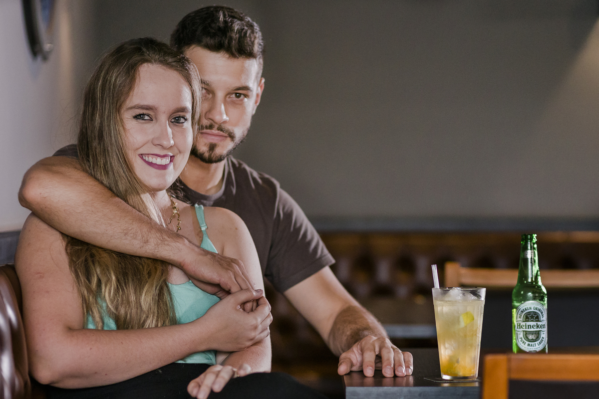 Sessão pré-wedding, fotografada em  Jaú-Sp, no pub RIVERSIDE.