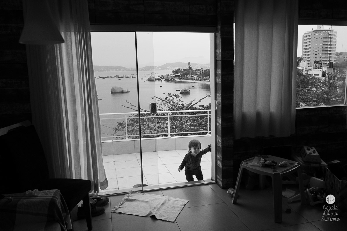 romeu entrando em casa