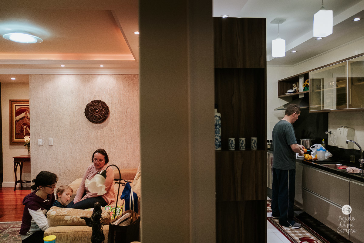 Papai fazendo o suco