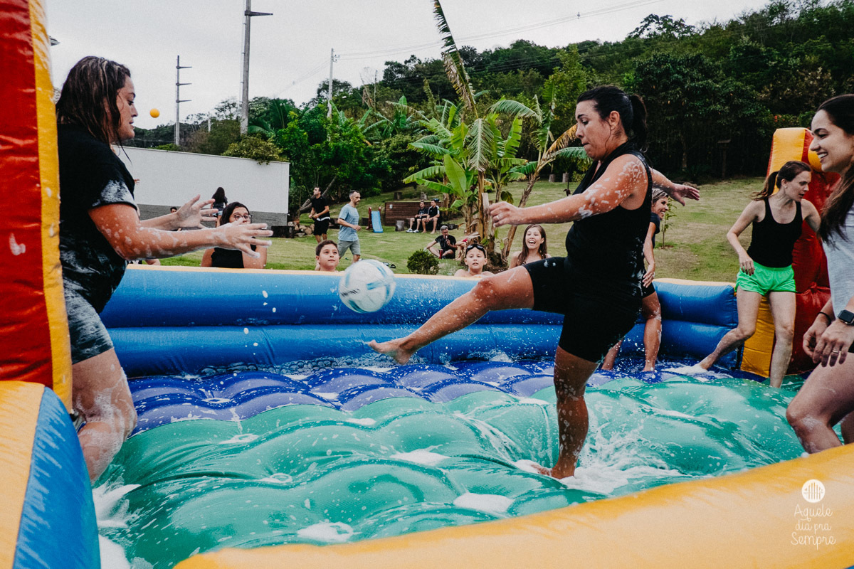 Mamães jogando na Piscina de sabão