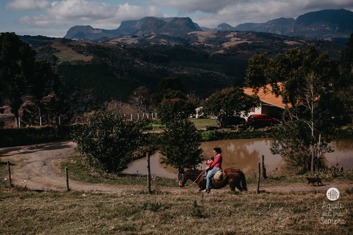 Andando a cavo com a filha