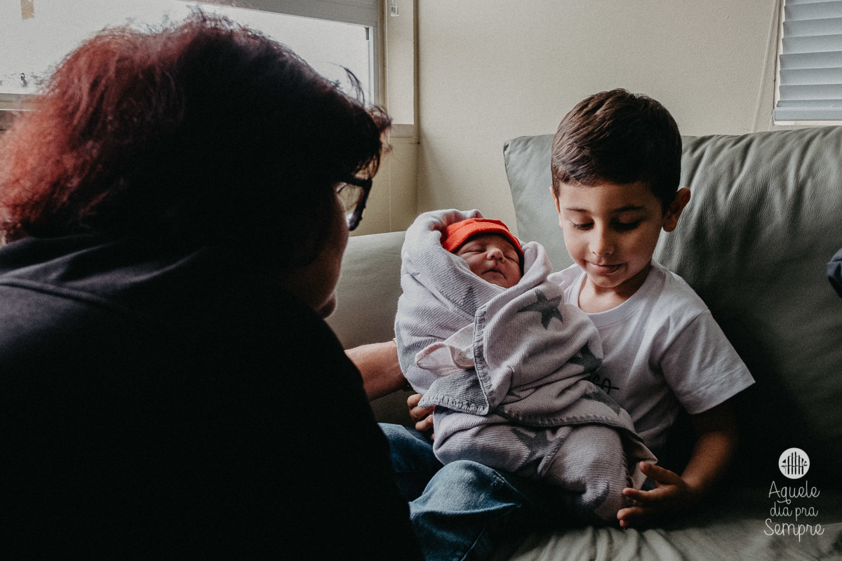 Pedro encantado com a mana