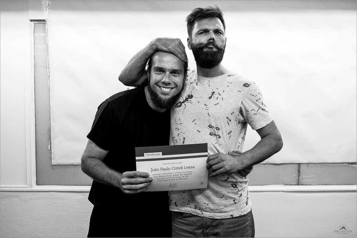 robison kunz entregando certificado