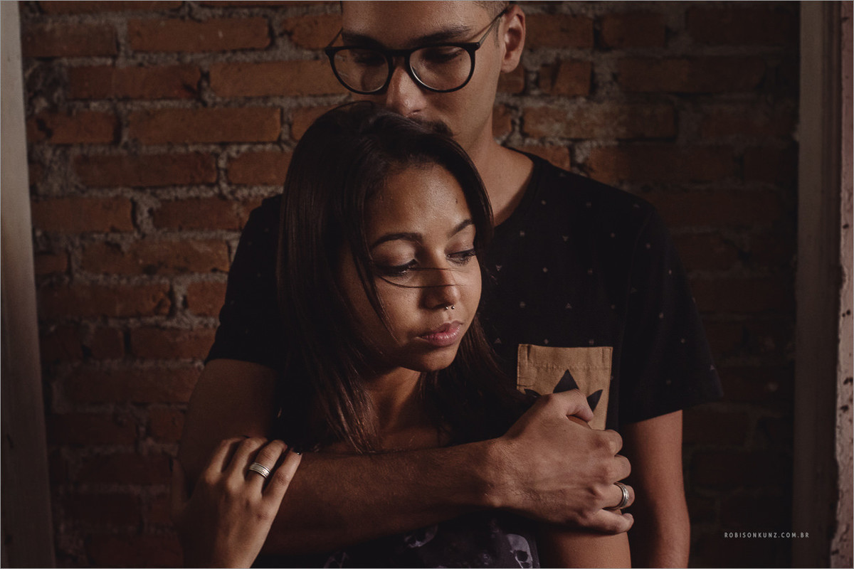 foto de casal em casa antiga