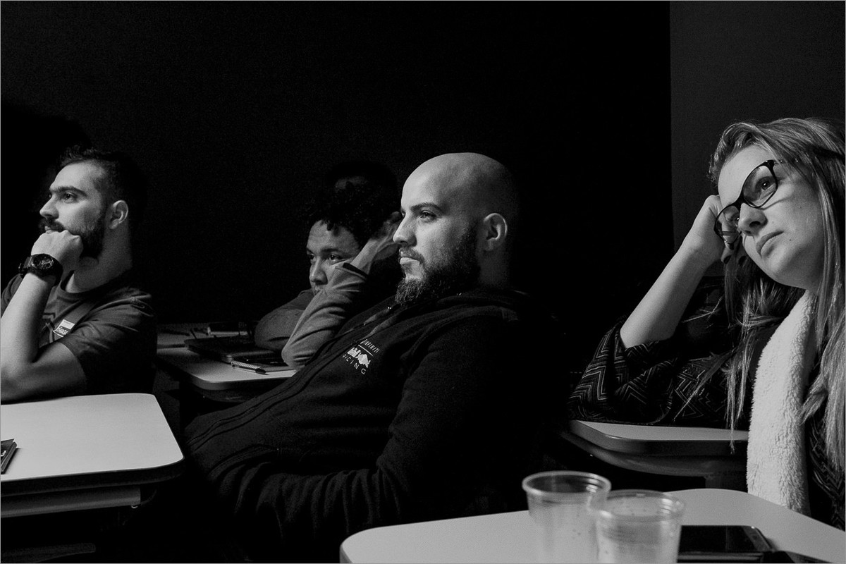 alunos emocionados durante workshop