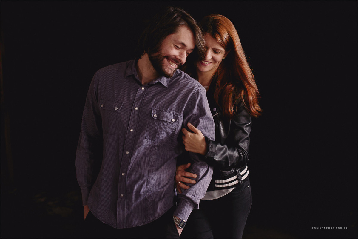 roberta e bruno sendo fotografados