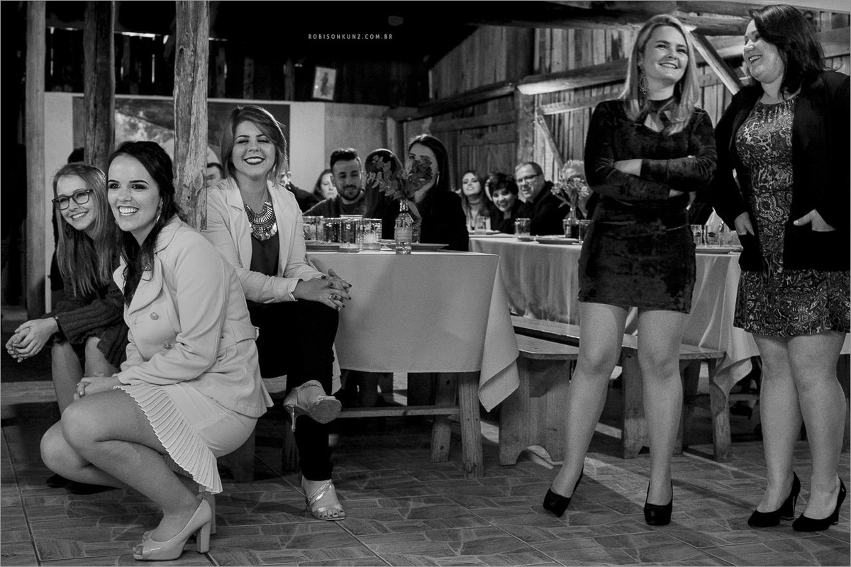 amigas homenageando a formanda