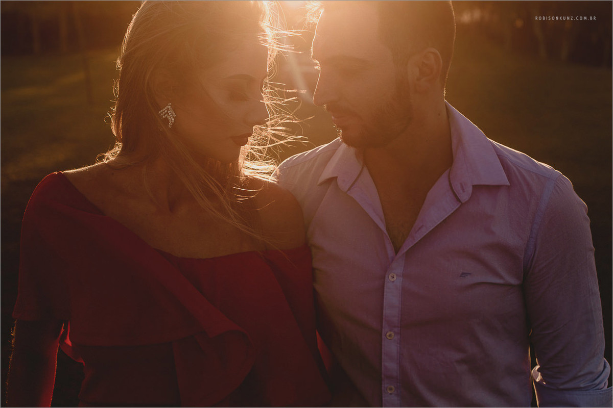 fotos diferente de casal no por do sol