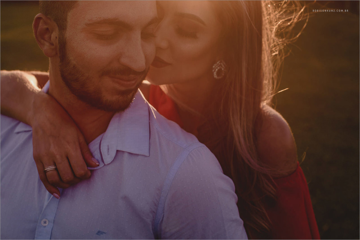 ensaio romantico de casal no por do sol