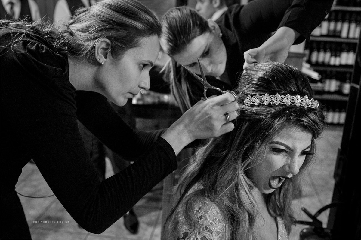 trocando o penteado da noiva