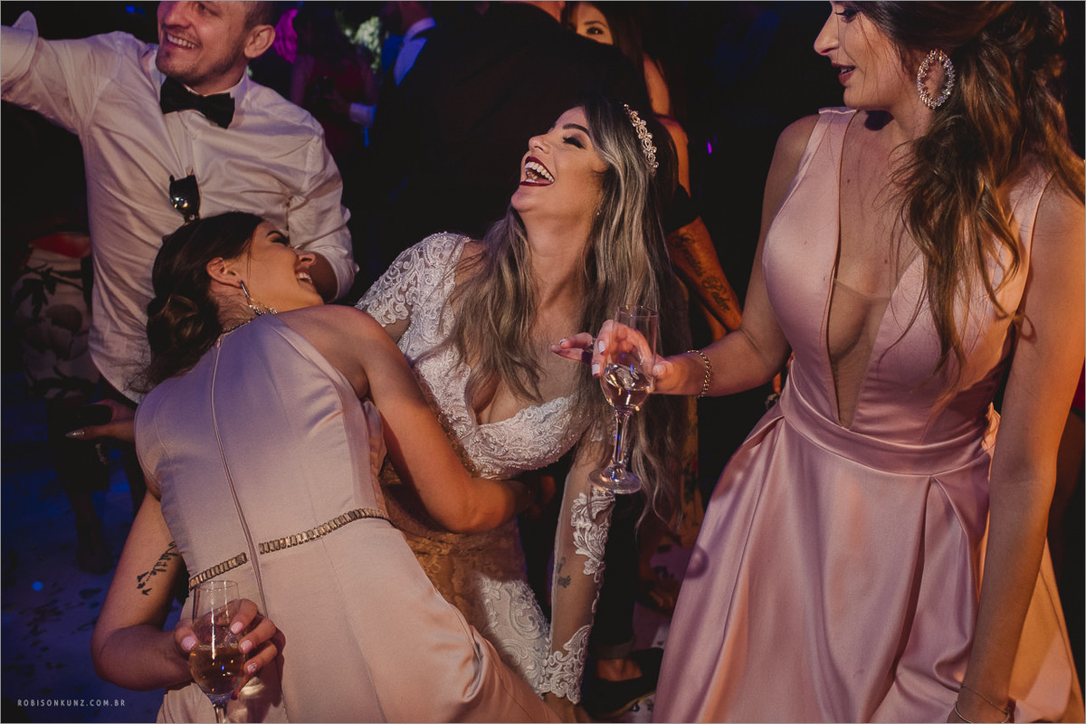 noiva dançando até o chão