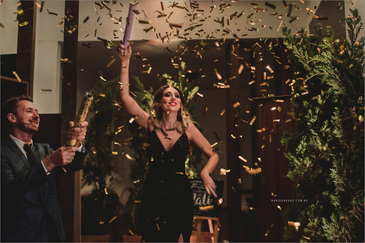 natalia vian chegando na festa