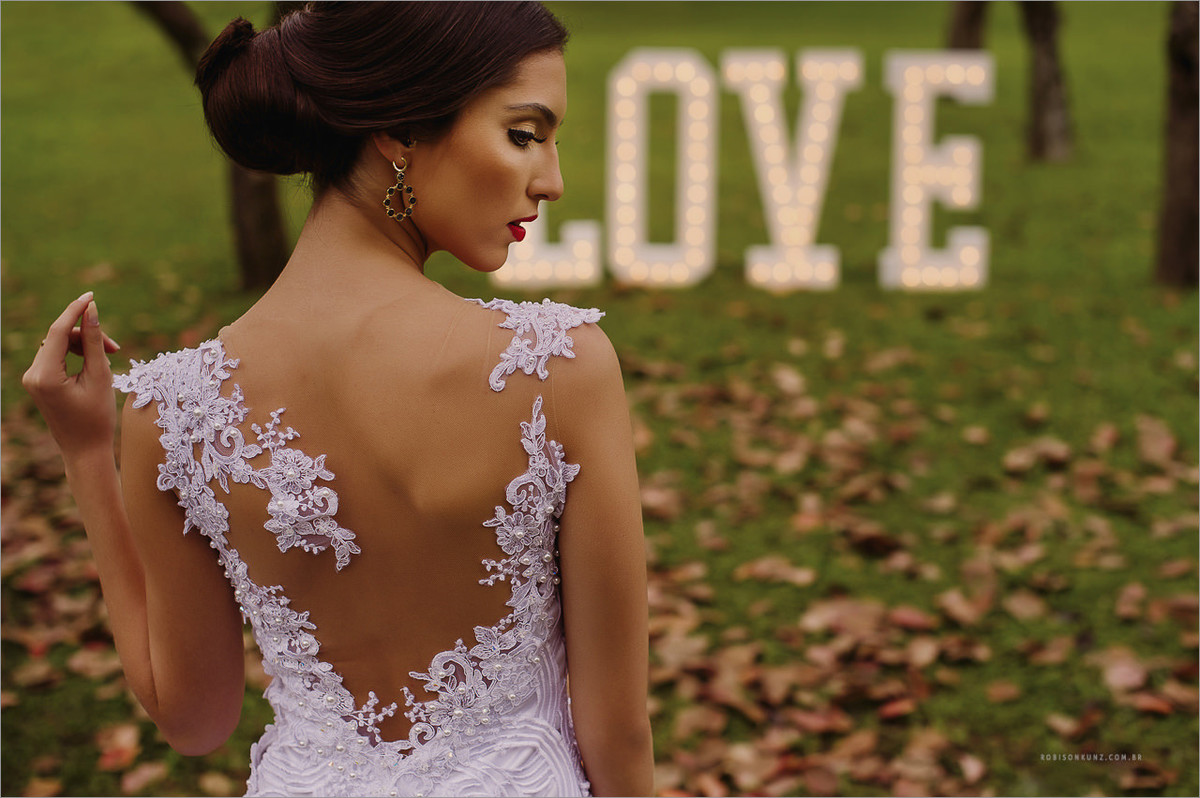 costas do vestido da noiva