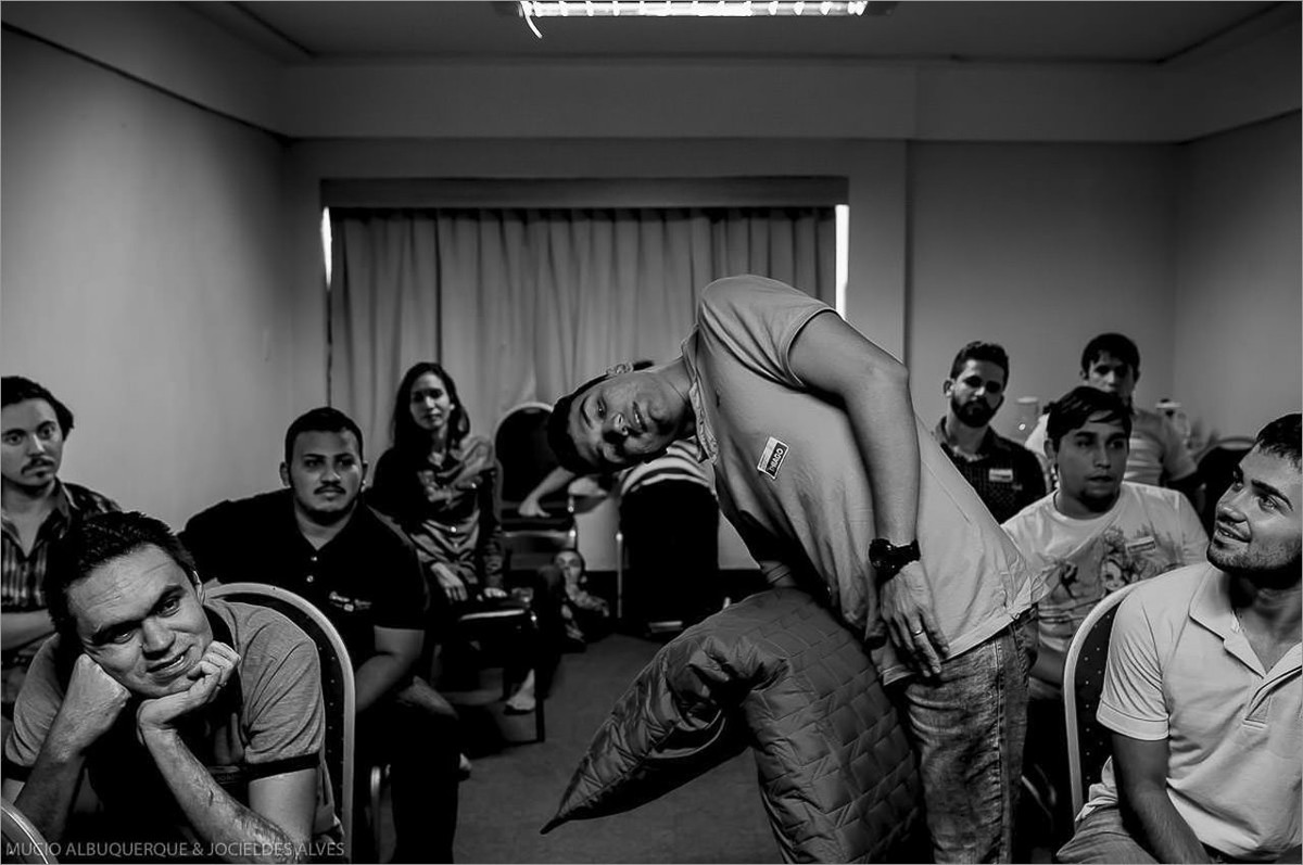 alunos participando do workshop com robison kunz
