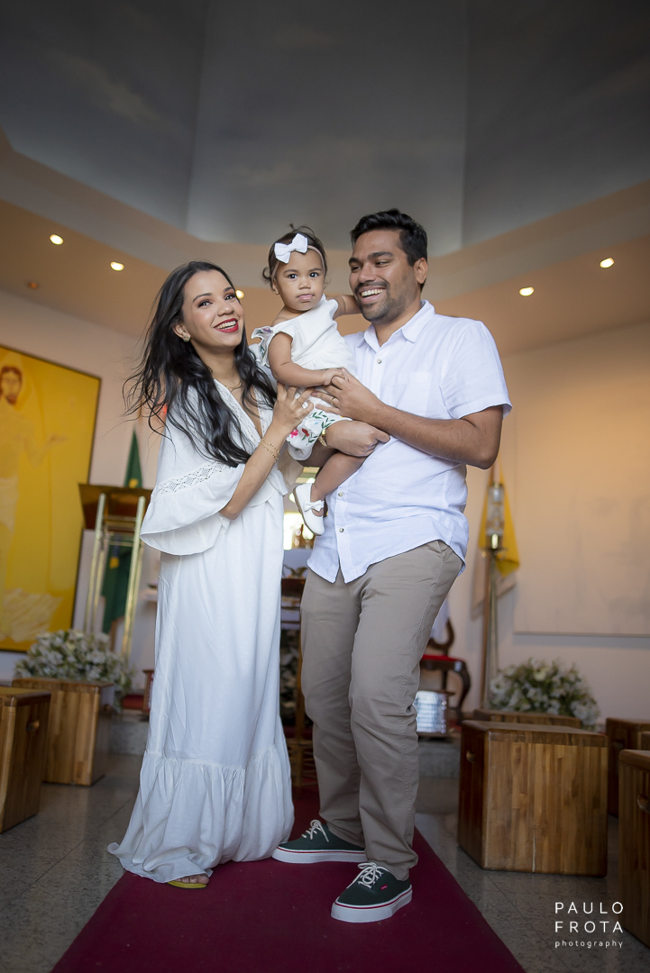 familia dentro da capela do cristo