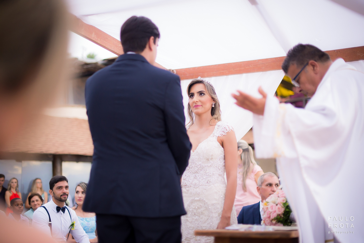 Cerimonia casamento buzios, noiva olhado para noivo