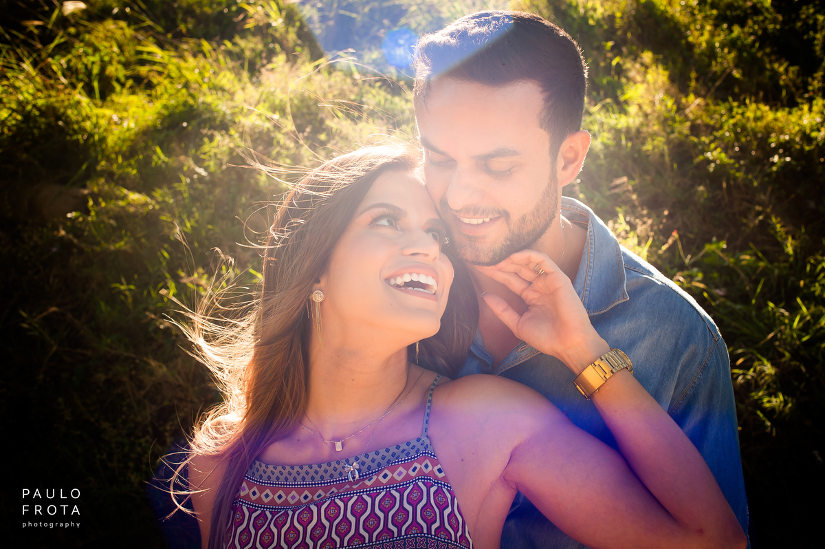 casal sorrindo, momento descontraido