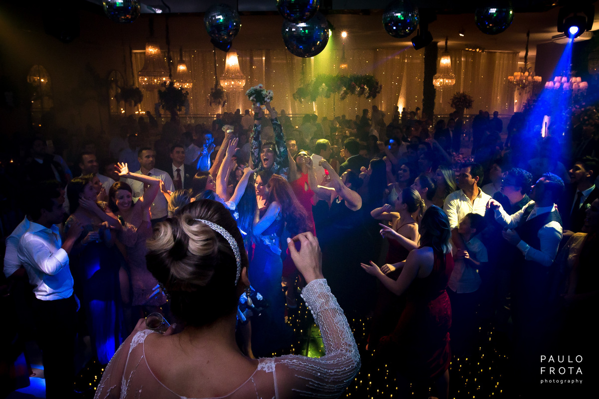 noiva jogando o buquet espaço sognare campos dos goytacazes