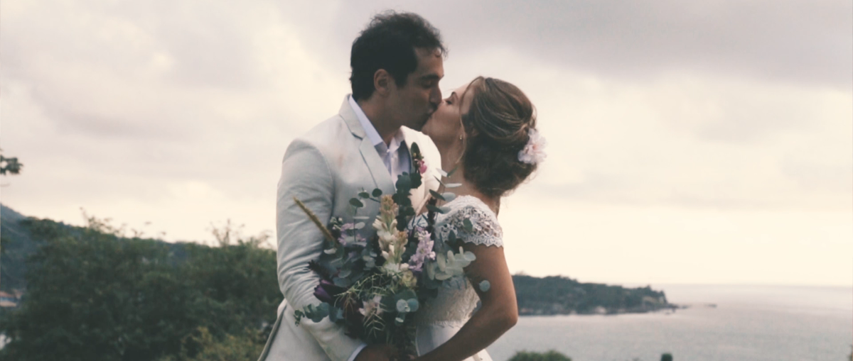 Lívia e Bruno. Casamento no litoral norte de São Paulo. Ilhabela. Espaço Galiileu Feiticeira