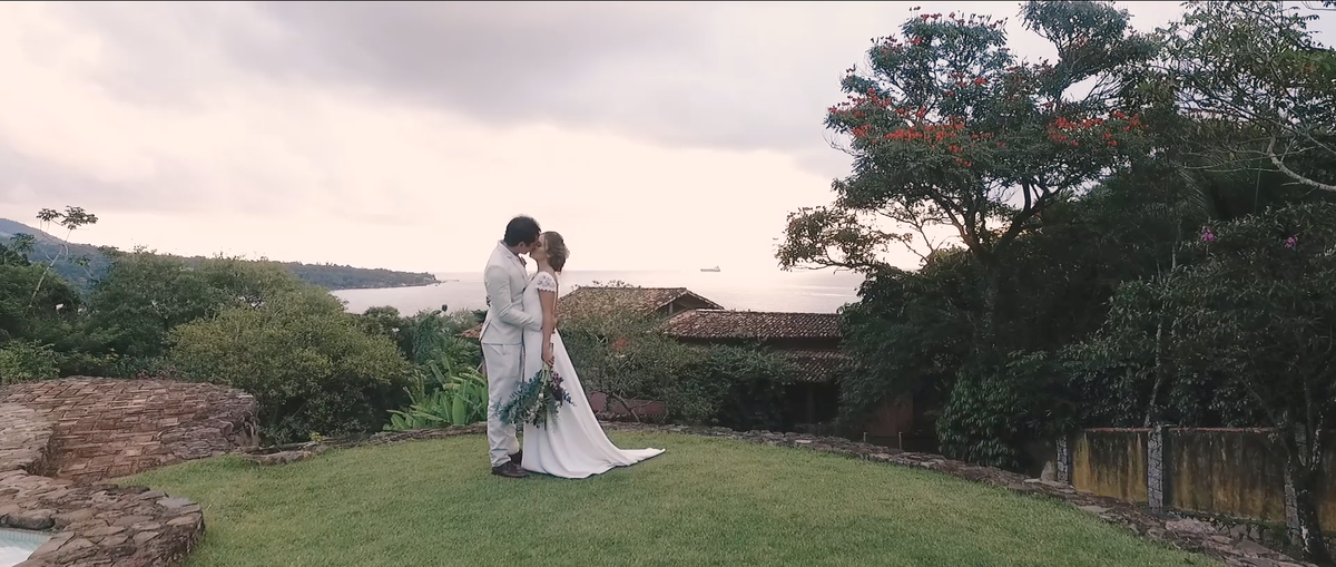 Lívia e Bruno. Casamento no litoral norte de São Paulo. Ilhabela. Espaço Galiileu Feiticeira