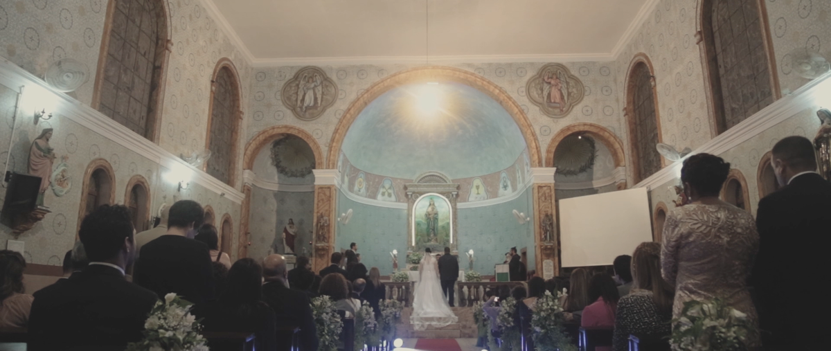 A Paróquia Nossa Senhora do Sion foi o cenário do casamento de Thais e Luis em Itanhaém, litoral de São Paulo.