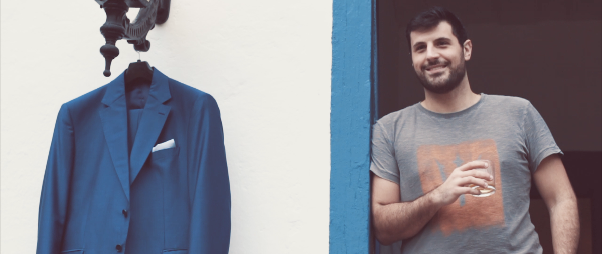 O noivo Julio Rapp relaxando algumas horas antes de seu casamento na Fazenda Santa Barbara.