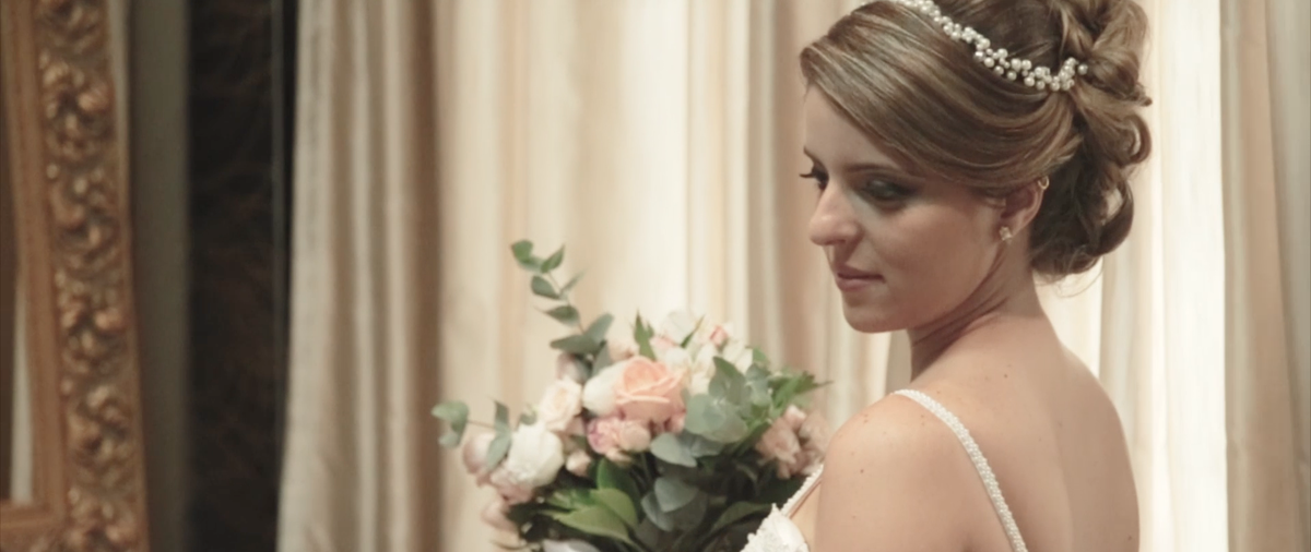 Camilla se arrumou no salão de Claudio Piovesana, um dos mais tradicionais salões da Baixada Santista.