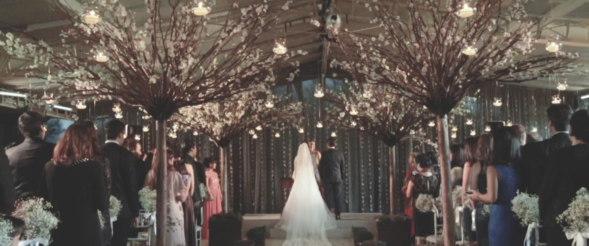 Casamento em São Paulo no Buffet Colonial. Com música de Lorenza Pozza. Beleza de Michel Nakamura. Fotografia de Renata e Yuri Fotografia. Vídeo de Gravata Florida Filmes. Vestido de Lucas Anderi.