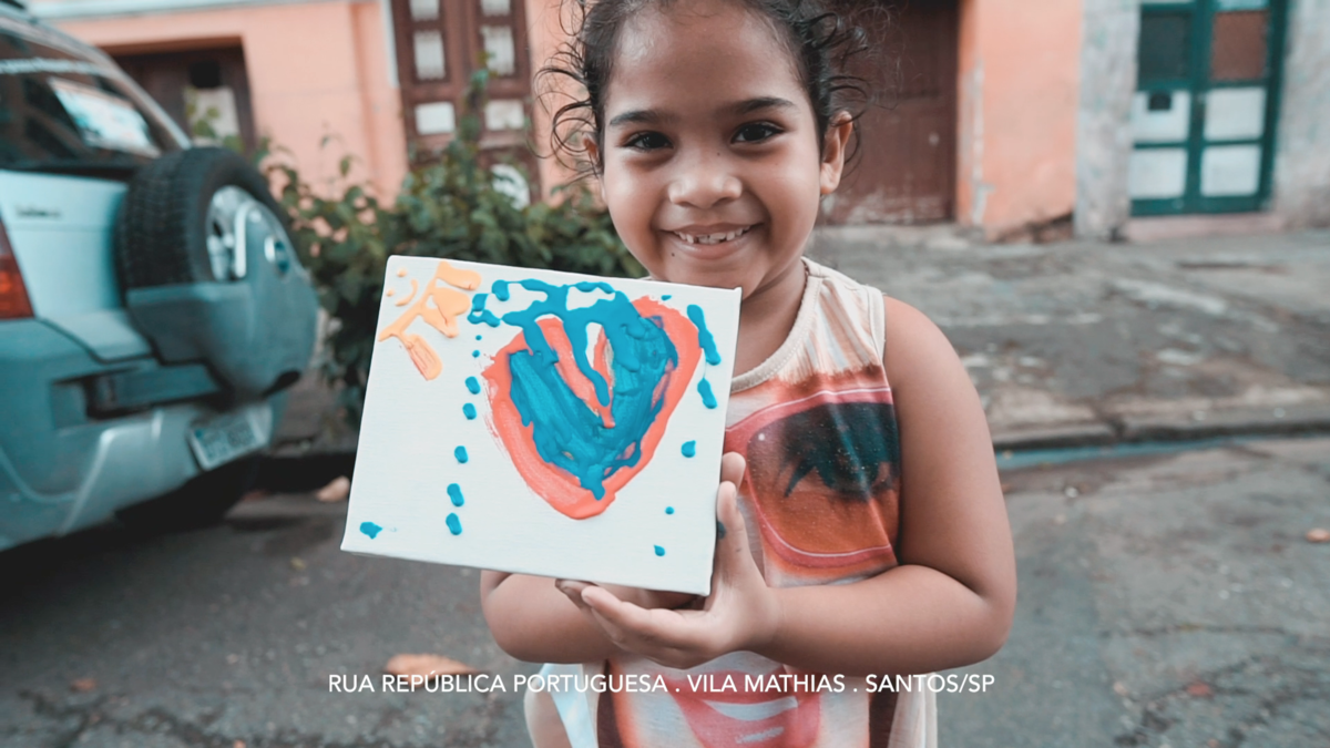 Arte em Comum é um projeto do Komboio Cultural, contemplado no 6º Facult da Secretaria de Cultura de Santos. O objetivo do projeto é levar arte, brincadeira, circo e música para regiões da cidade fora do eixo cultural.