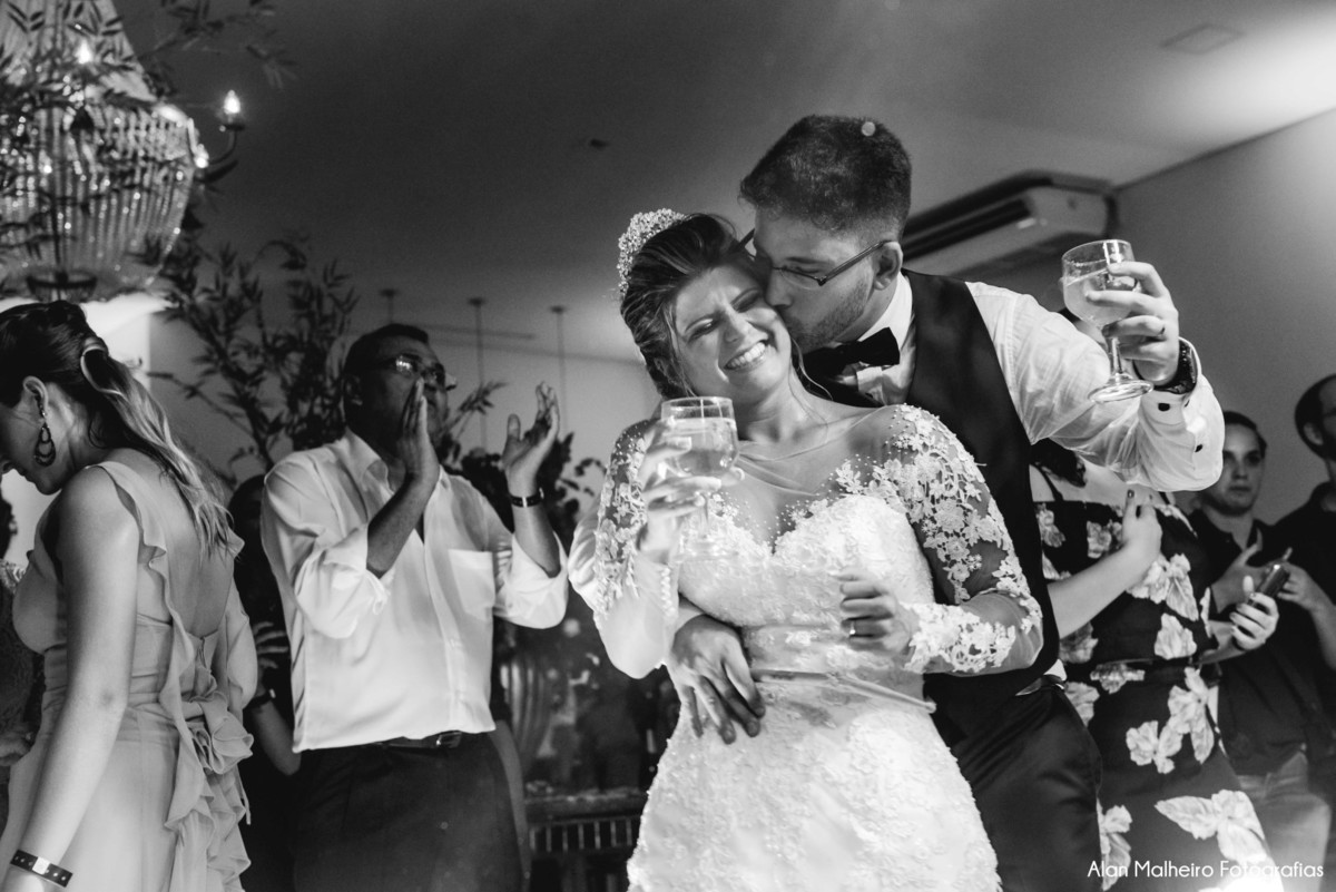 casamento-bolo-Vestido de Noiva-fotos de casamento-Fotógrafo em Marília-Mari Cabelo e Estetica-Joyce Perfeito-Marliane Silva-Organize