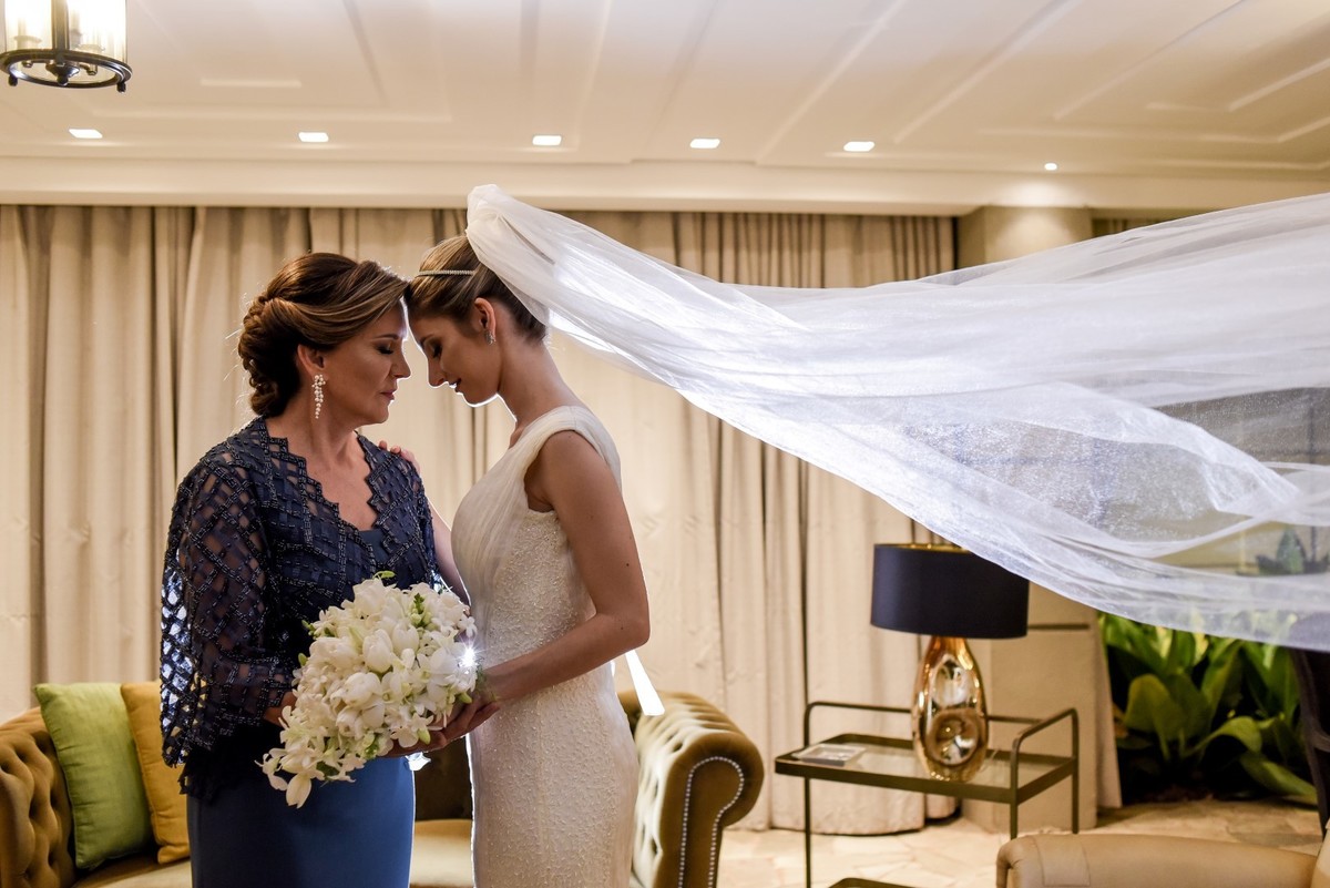 casamento-de-dia-fotógrafo-de-casamento-fotógrafo em Marília-Noiva-pré-wedding-fotógrafo de marília-Golden Palace-Adriana Zequini-Thita Marcon-Sandra Dalceno-Fotógrafo Social-vestido de noiva-buquê-decoração de casamento-Bride-bolo de casamento-noivo