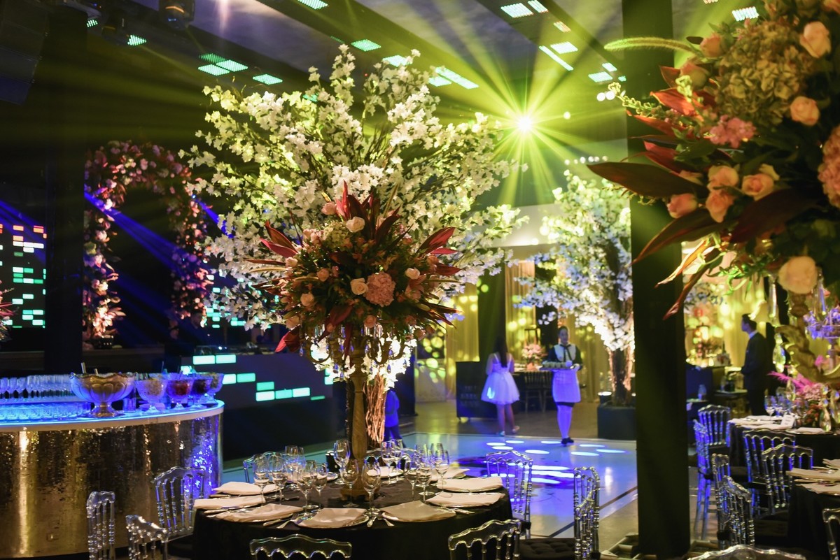 fotógrafo-de-casamento-fotógrafo em Marília-debutante-buffet Planalto-fotógrafo de marília-moinho matarazzo-Adriana Zequini-Thita Marcon-Grand Salon-Fotógrafo Social-vestido de debutante-15anos-decoração de 15 anos-15 anos-bolo de 15 anos