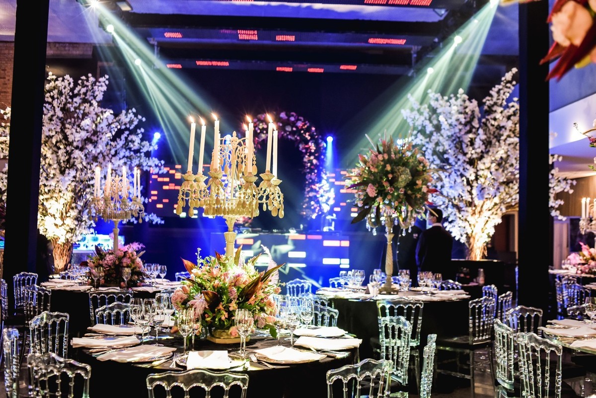 fotógrafo-de-casamento-fotógrafo em Marília-debutante-buffet Planalto-fotógrafo de marília-moinho matarazzo-Adriana Zequini-Thita Marcon-Grand Salon-Fotógrafo Social-vestido de debutante-15anos-decoração de 15 anos-15 anos-bolo de 15 anos